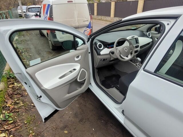 Білий Рено Зое, об'ємом двигуна 0 л та пробігом 73 тис. км за 8700 $, фото 2 на Automoto.ua