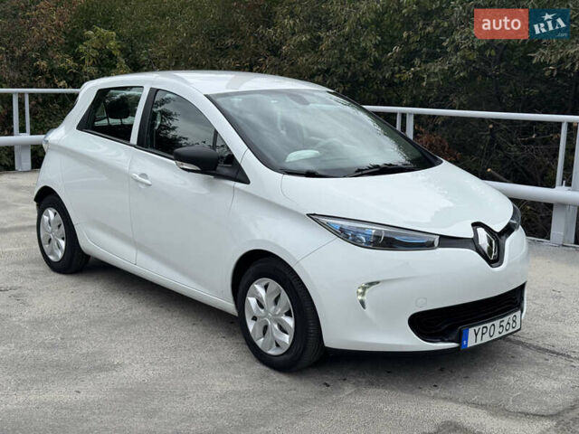 Білий Рено Зое, об'ємом двигуна 0 л та пробігом 60 тис. км за 10190 $, фото 1 на Automoto.ua