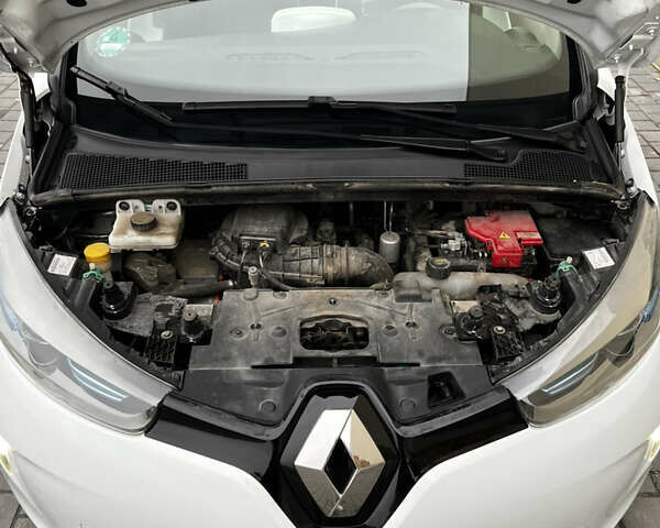 Білий Рено Зое, об'ємом двигуна 0 л та пробігом 109 тис. км за 8900 $, фото 44 на Automoto.ua