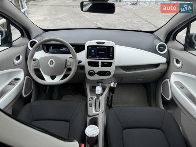 Білий Рено Зое, об'ємом двигуна 0 л та пробігом 60 тис. км за 10190 $, фото 9 на Automoto.ua