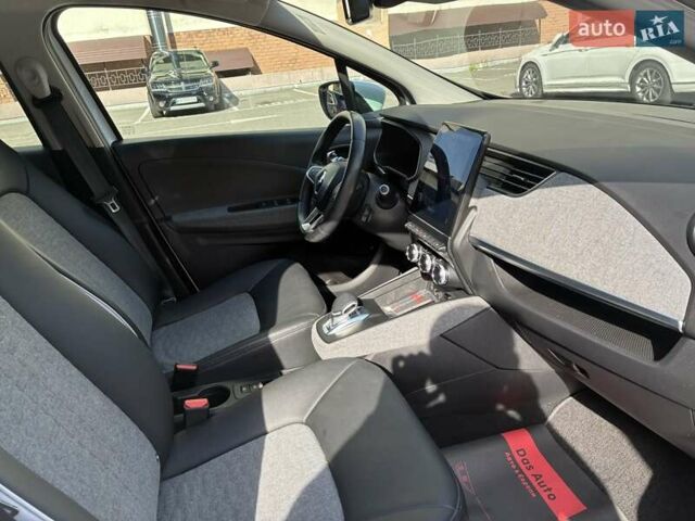 Белый Рено Зое, объемом двигателя 0 л и пробегом 94 тыс. км за 13300 $, фото 69 на Automoto.ua