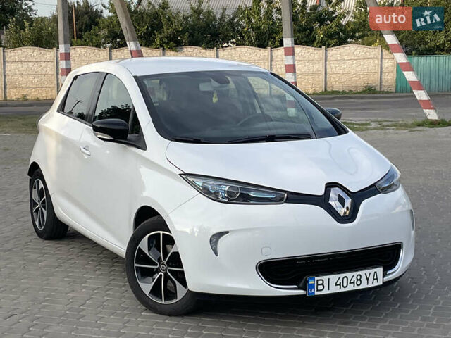 Белый Рено Зое, объемом двигателя 0 л и пробегом 84 тыс. км за 10500 $, фото 3 на Automoto.ua