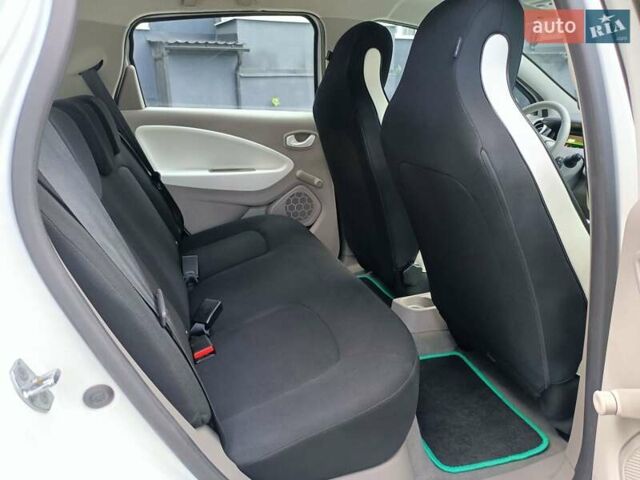 Белый Рено Зое, объемом двигателя 0 л и пробегом 19 тыс. км за 9950 $, фото 42 на Automoto.ua