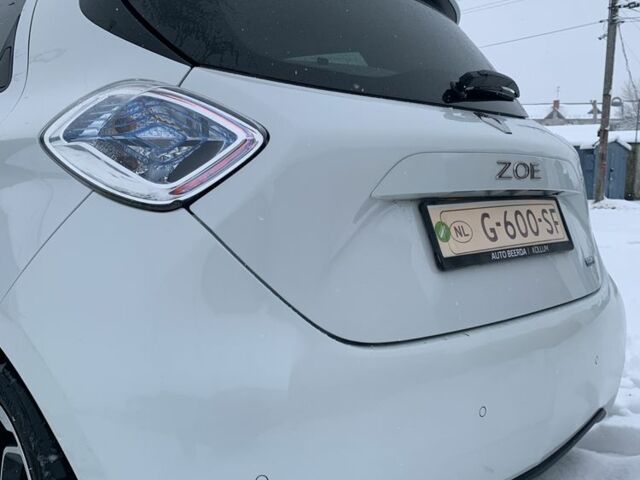 Белый Рено Зое, объемом двигателя 0 л и пробегом 159 тыс. км за 8999 $, фото 6 на Automoto.ua