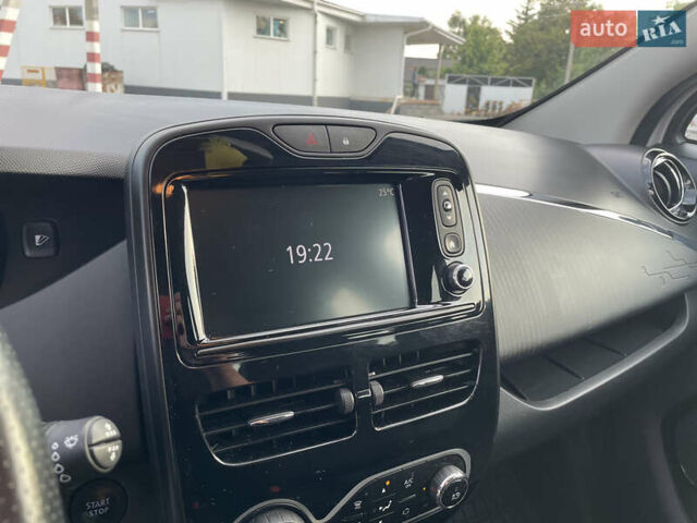 Белый Рено Зое, объемом двигателя 0 л и пробегом 84 тыс. км за 10500 $, фото 46 на Automoto.ua