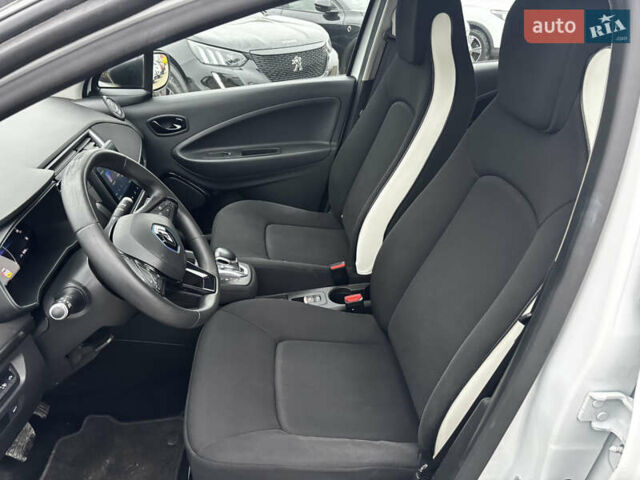 Белый Рено Зое, объемом двигателя 0 л и пробегом 68 тыс. км за 11499 $, фото 18 на Automoto.ua