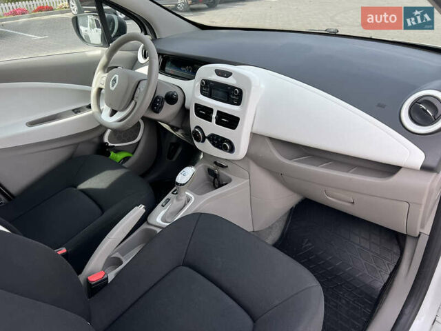 Белый Рено Зое, объемом двигателя 0 л и пробегом 25 тыс. км за 9700 $, фото 36 на Automoto.ua