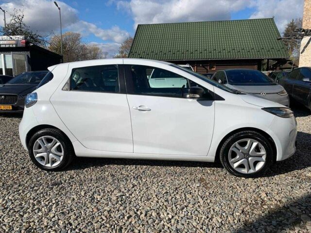 Белый Рено Зое, объемом двигателя 0 л и пробегом 62 тыс. км за 9399 $, фото 2 на Automoto.ua