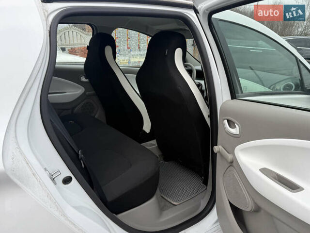 Білий Рено Зое, об'ємом двигуна 0 л та пробігом 46 тис. км за 10500 $, фото 5 на Automoto.ua