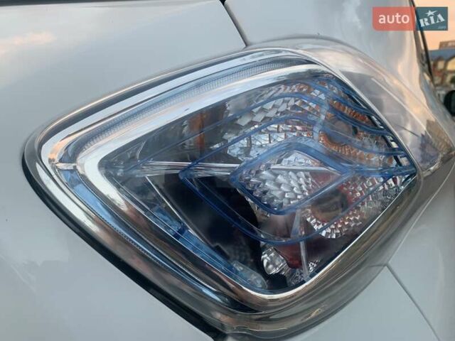 Білий Рено Зое, об'ємом двигуна 0 л та пробігом 29 тис. км за 10500 $, фото 25 на Automoto.ua