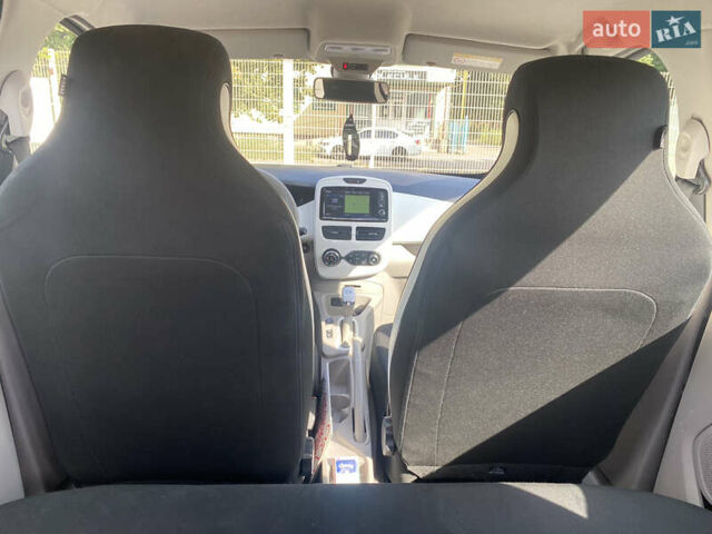Білий Рено Зое, об'ємом двигуна 0 л та пробігом 45 тис. км за 14500 $, фото 19 на Automoto.ua