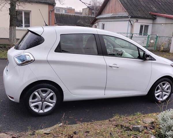 Білий Рено Зое, об'ємом двигуна 0 л та пробігом 93 тис. км за 9399 $, фото 8 на Automoto.ua