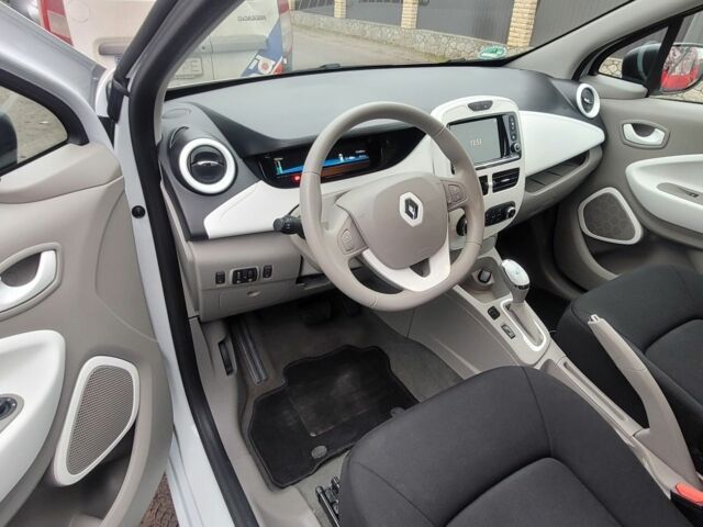 Білий Рено Зое, об'ємом двигуна 0 л та пробігом 73 тис. км за 8700 $, фото 3 на Automoto.ua