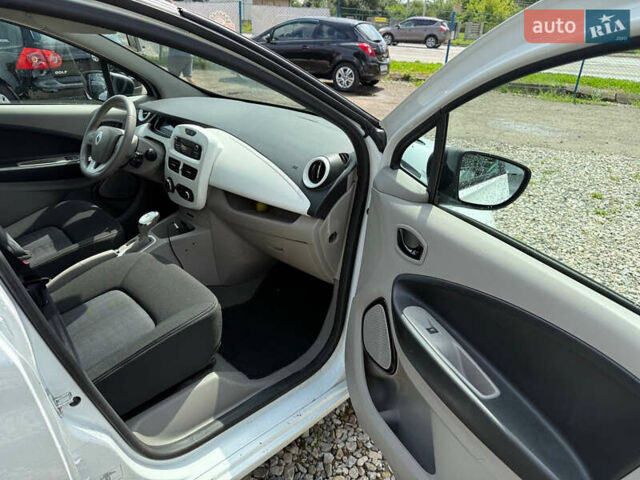 Белый Рено Зое, объемом двигателя 0 л и пробегом 69 тыс. км за 9450 $, фото 17 на Automoto.ua