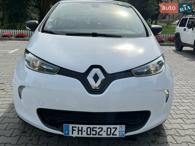 Белый Рено Зое, объемом двигателя 0 л и пробегом 25 тыс. км за 9700 $, фото 17 на Automoto.ua