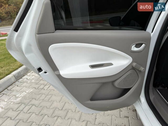 Белый Рено Зое, объемом двигателя 0 л и пробегом 11 тыс. км за 10499 $, фото 16 на Automoto.ua