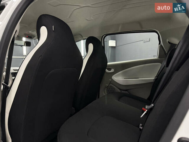 Белый Рено Зое, объемом двигателя 0 л и пробегом 21 тыс. км за 9950 $, фото 21 на Automoto.ua