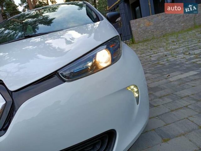 Белый Рено Зое, объемом двигателя 0 л и пробегом 19 тыс. км за 9950 $, фото 4 на Automoto.ua