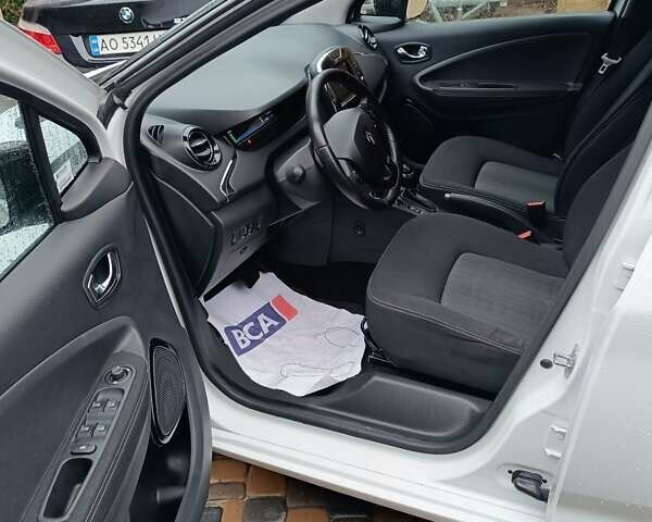 Белый Рено Зое, объемом двигателя 0 л и пробегом 139 тыс. км за 8899 $, фото 11 на Automoto.ua