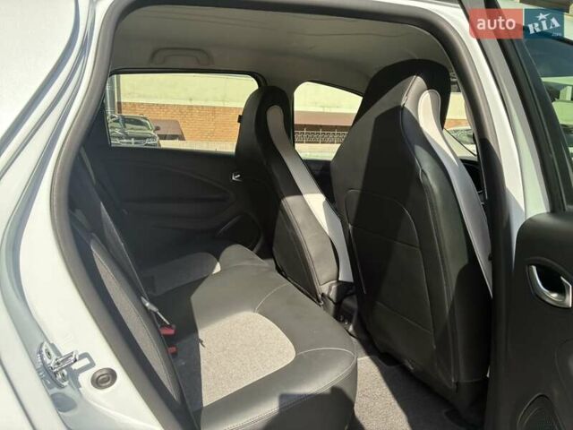 Белый Рено Зое, объемом двигателя 0 л и пробегом 94 тыс. км за 13300 $, фото 54 на Automoto.ua