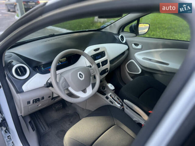 Белый Рено Зое, объемом двигателя 0 л и пробегом 48 тыс. км за 9950 $, фото 17 на Automoto.ua