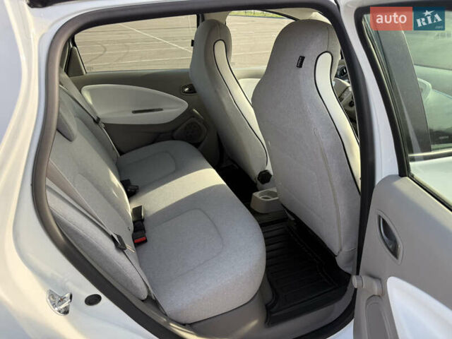Белый Рено Зое, объемом двигателя 0 л и пробегом 112 тыс. км за 8900 $, фото 19 на Automoto.ua