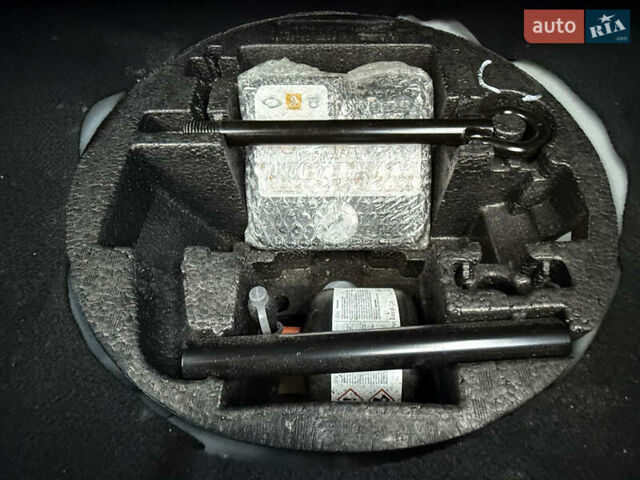 Белый Рено Зое, объемом двигателя 0 л и пробегом 11 тыс. км за 10499 $, фото 8 на Automoto.ua