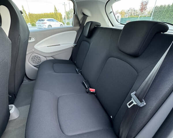 Белый Рено Зое, объемом двигателя 0 л и пробегом 67 тыс. км за 9500 $, фото 46 на Automoto.ua