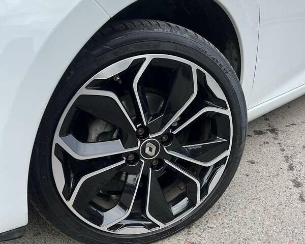 Белый Рено Зое, объемом двигателя 0 л и пробегом 70 тыс. км за 11000 $, фото 6 на Automoto.ua