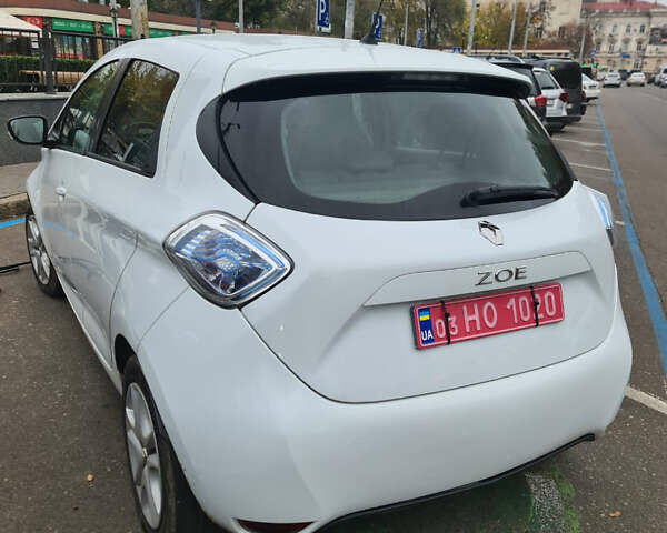 Белый Рено Зое, объемом двигателя 0 л и пробегом 113 тыс. км за 10000 $, фото 6 на Automoto.ua
