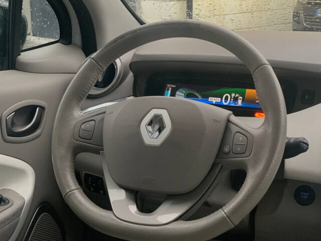 Белый Рено Зое, объемом двигателя 44 л и пробегом 82 тыс. км за 9900 $, фото 11 на Automoto.ua