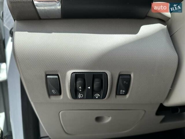 Белый Рено Зое, объемом двигателя 0 л и пробегом 59 тыс. км за 10500 $, фото 17 на Automoto.ua