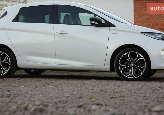 Белый Рено Зое, объемом двигателя 0 л и пробегом 159 тыс. км за 8950 $, фото 2 на Automoto.ua