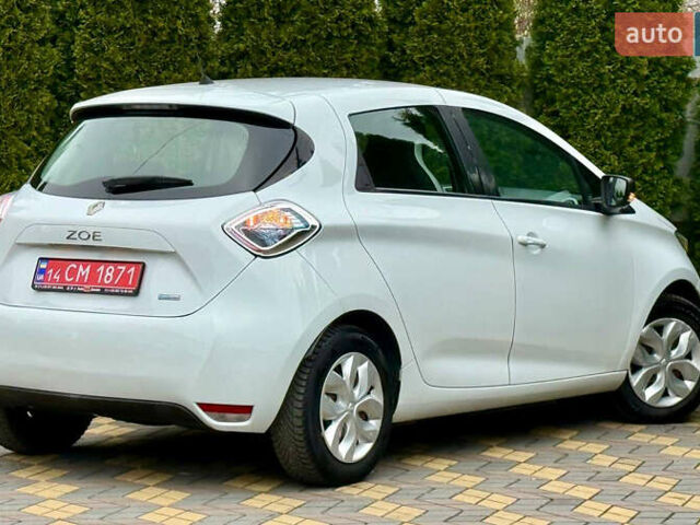 Белый Рено Зое, объемом двигателя 0 л и пробегом 38 тыс. км за 10200 $, фото 6 на Automoto.ua