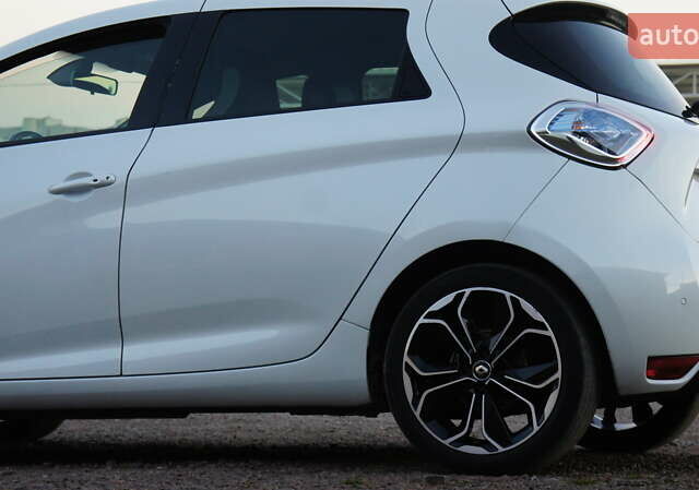 Белый Рено Зое, объемом двигателя 0 л и пробегом 159 тыс. км за 8950 $, фото 1 на Automoto.ua