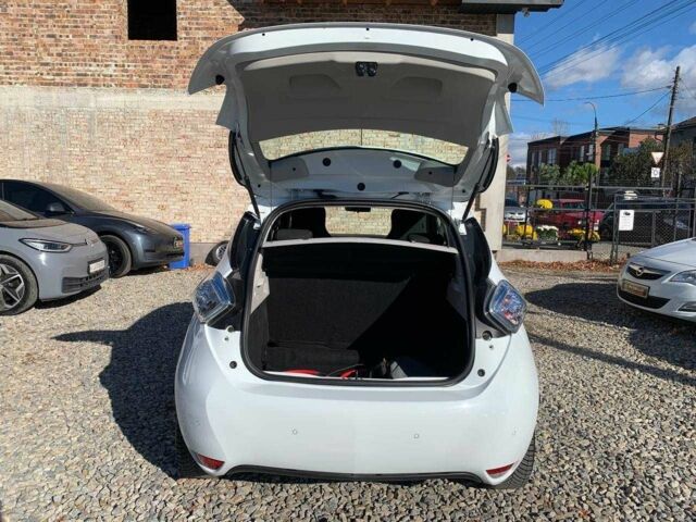 Белый Рено Зое, объемом двигателя 0 л и пробегом 62 тыс. км за 9399 $, фото 19 на Automoto.ua