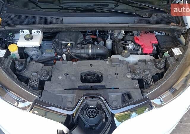 Білий Рено Зое, об'ємом двигуна 0 л та пробігом 80 тис. км за 8300 $, фото 3 на Automoto.ua
