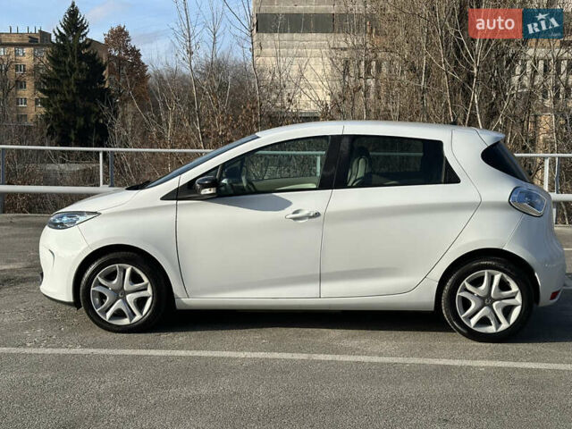 Белый Рено Зое, объемом двигателя 0 л и пробегом 27 тыс. км за 11500 $, фото 2 на Automoto.ua