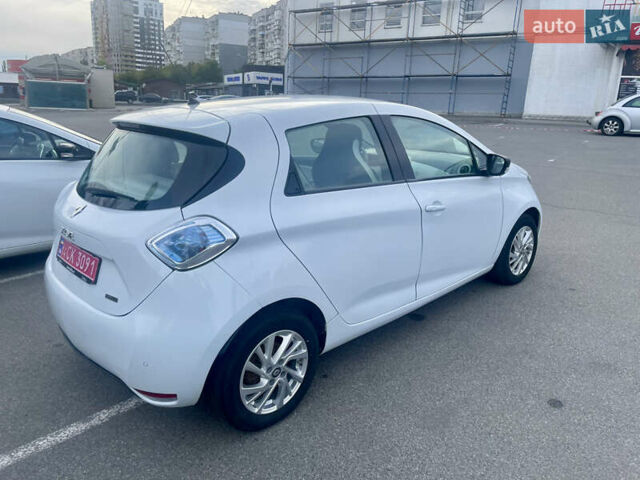 Белый Рено Зое, объемом двигателя 0 л и пробегом 145 тыс. км за 9700 $, фото 10 на Automoto.ua