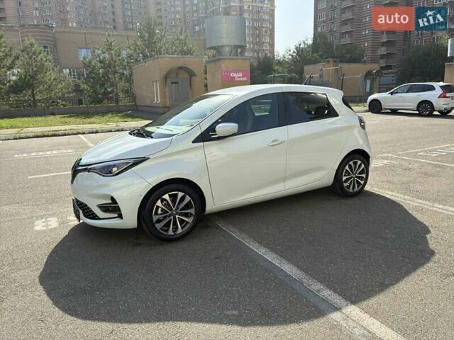 Белый Рено Зое, объемом двигателя 0 л и пробегом 94 тыс. км за 13300 $, фото 32 на Automoto.ua