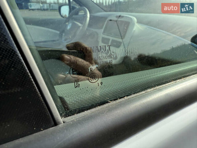 Белый Рено Зое, объемом двигателя 0 л и пробегом 112 тыс. км за 8900 $, фото 27 на Automoto.ua