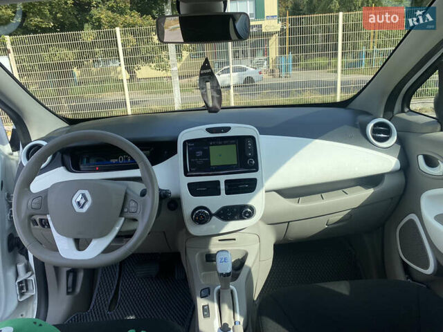 Белый Рено Зое, объемом двигателя 0 л и пробегом 48 тыс. км за 14500 $, фото 10 на Automoto.ua
