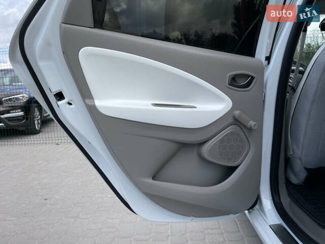 Білий Рено Зое, об'ємом двигуна 0 л та пробігом 28 тис. км за 9355 $, фото 25 на Automoto.ua