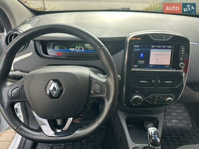 Білий Рено Зое, об'ємом двигуна 0 л та пробігом 102 тис. км за 9500 $, фото 13 на Automoto.ua