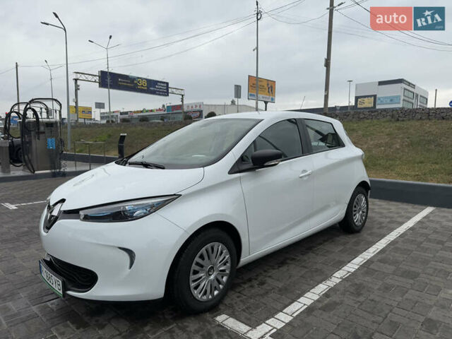 Белый Рено Зое, объемом двигателя 0 л и пробегом 40 тыс. км за 9999 $, фото 7 на Automoto.ua