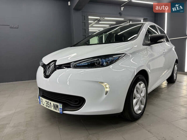 Белый Рено Зое, объемом двигателя 0 л и пробегом 53 тыс. км за 9900 $, фото 1 на Automoto.ua