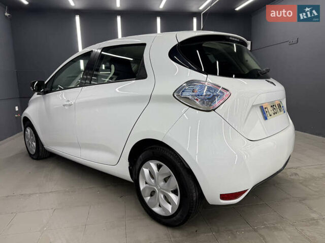 Белый Рено Зое, объемом двигателя 0 л и пробегом 53 тыс. км за 9900 $, фото 9 на Automoto.ua