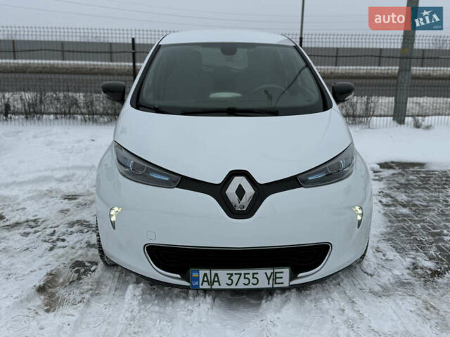 Белый Рено Зое, объемом двигателя 0 л и пробегом 108 тыс. км за 9700 $, фото 3 на Automoto.ua