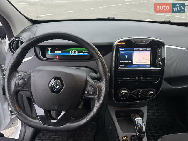 Білий Рено Зое, об'ємом двигуна 0 л та пробігом 103 тис. км за 9700 $, фото 15 на Automoto.ua