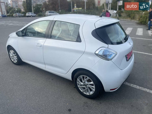 Белый Рено Зое, объемом двигателя 0 л и пробегом 145 тыс. км за 9700 $, фото 13 на Automoto.ua
